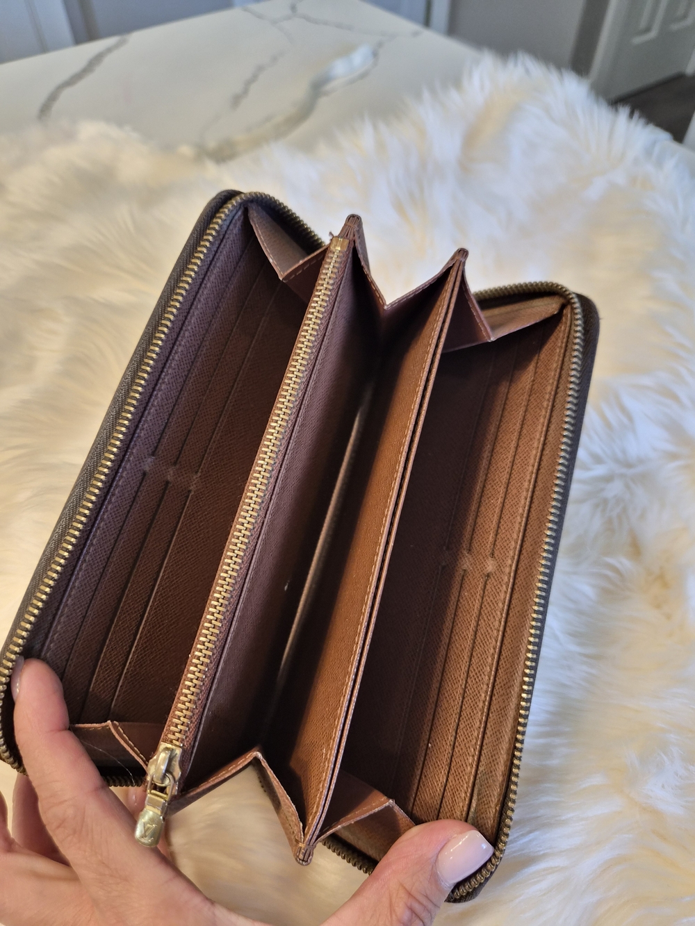 Louis Vuitton Monogram Canvas Zippy Wallet - Brown - Picture 5 of 10